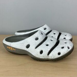 Keen Women’s Size 7.0 Yogui Arts Mule Clogs White & Gray Chunky Slip On Shoes